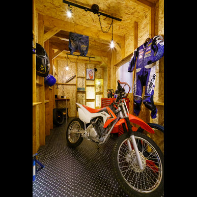 三重に大人の隠れ家が登場！バイクガレージ編