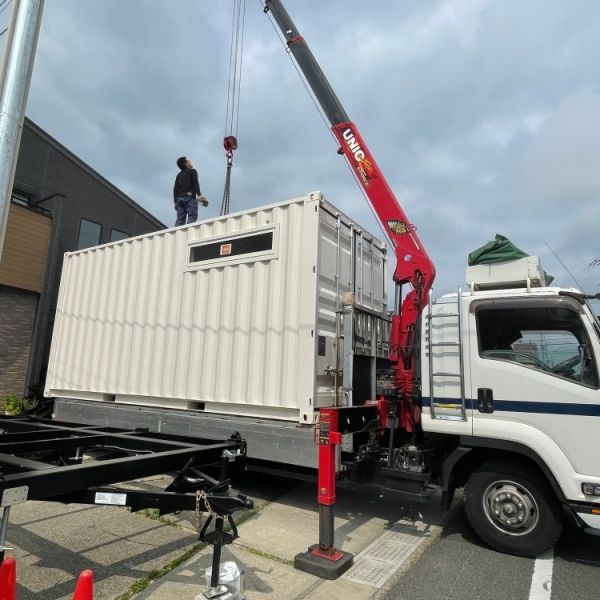 コンテナとトレーラーのドッキング、夢の形が現実の物へ