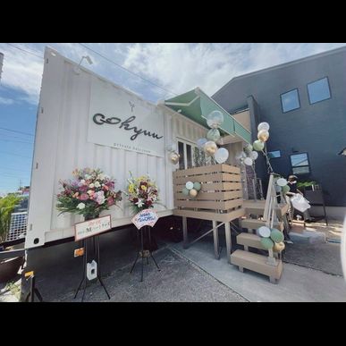 大人気店、トレーラーハウスの美容院。自宅で出来る理想のサービス