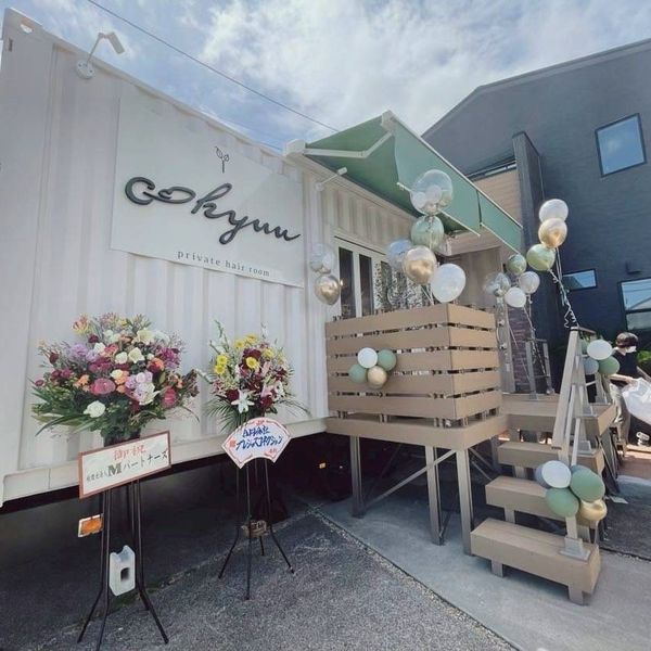 大人気店、トレーラーハウスの美容院。自宅で出来る理想のサービス
